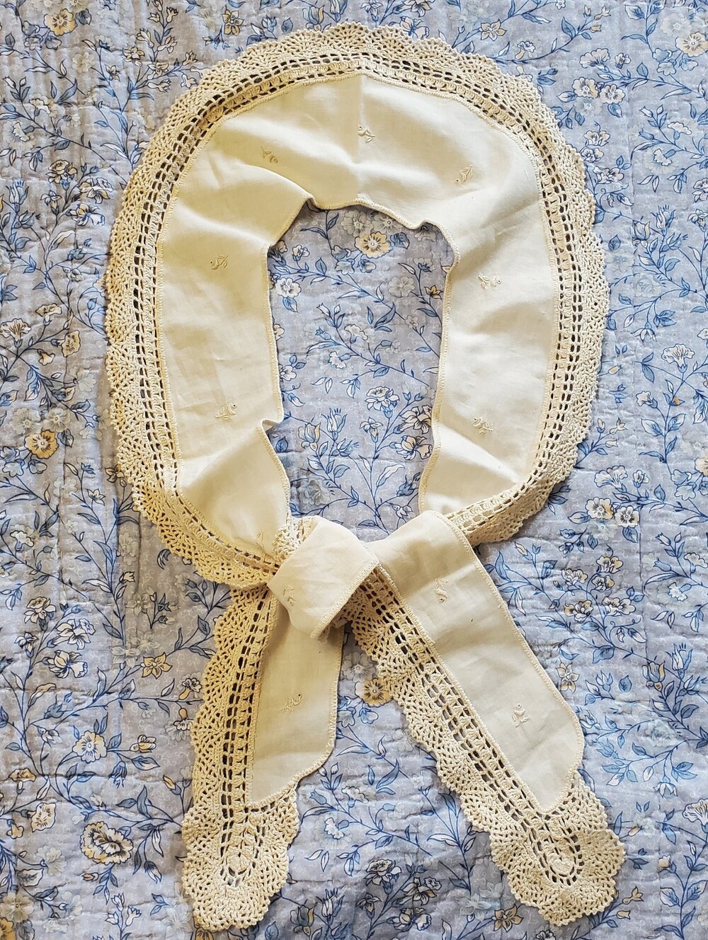 Vintage Lace Collar Bow, Beige